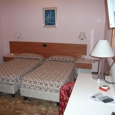 Delle Rose מלון מסטרה